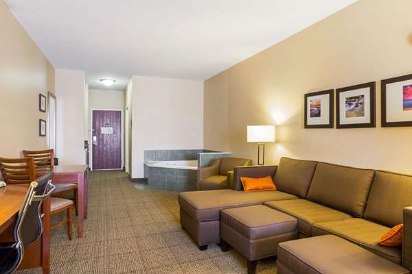 Suite - Comfort Suites Twinsburg - I-480, Exit 37
