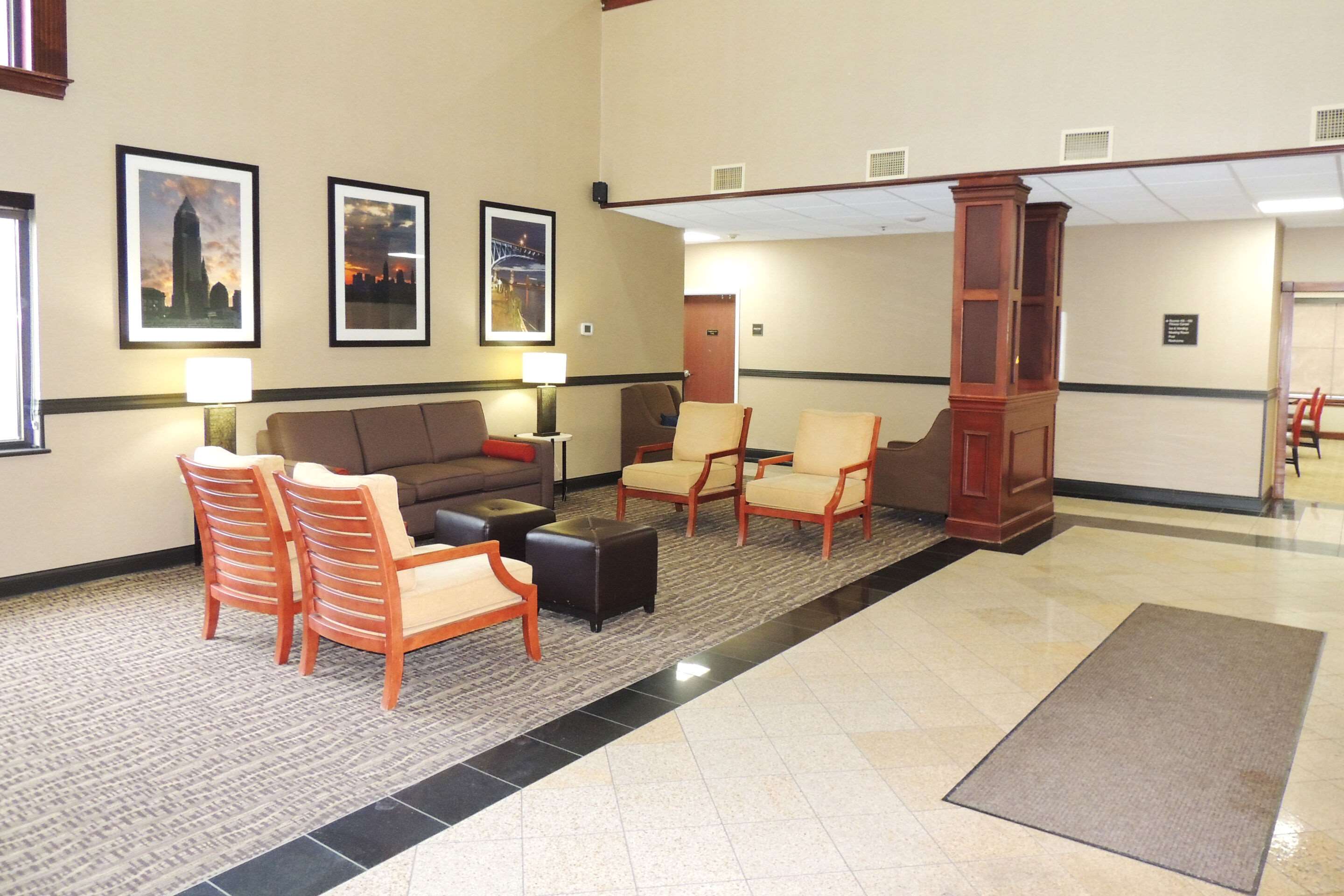 Hotel lobby | Comfort Suites Twinsburg