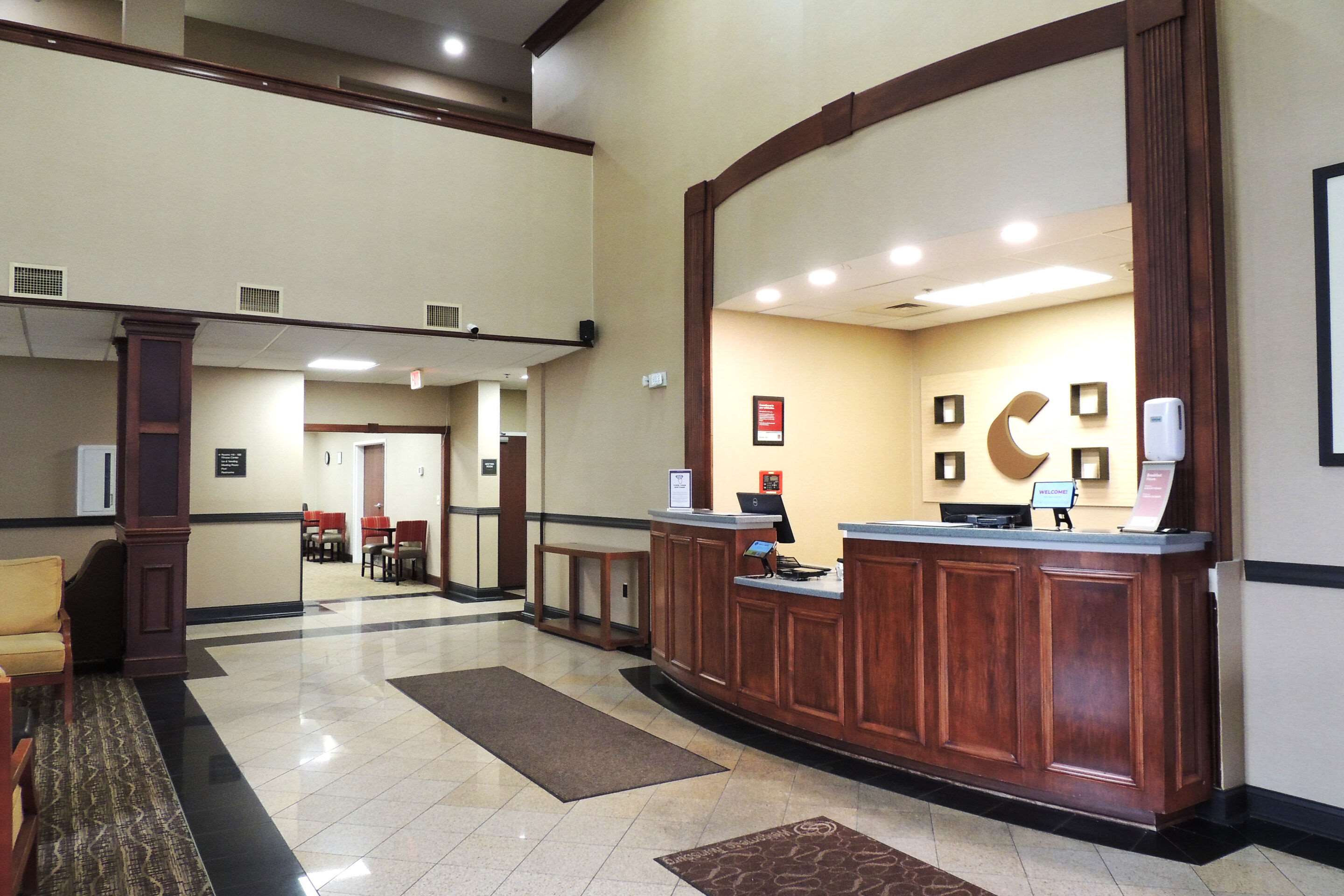 Front desk | Comfort Suites Twinsburg