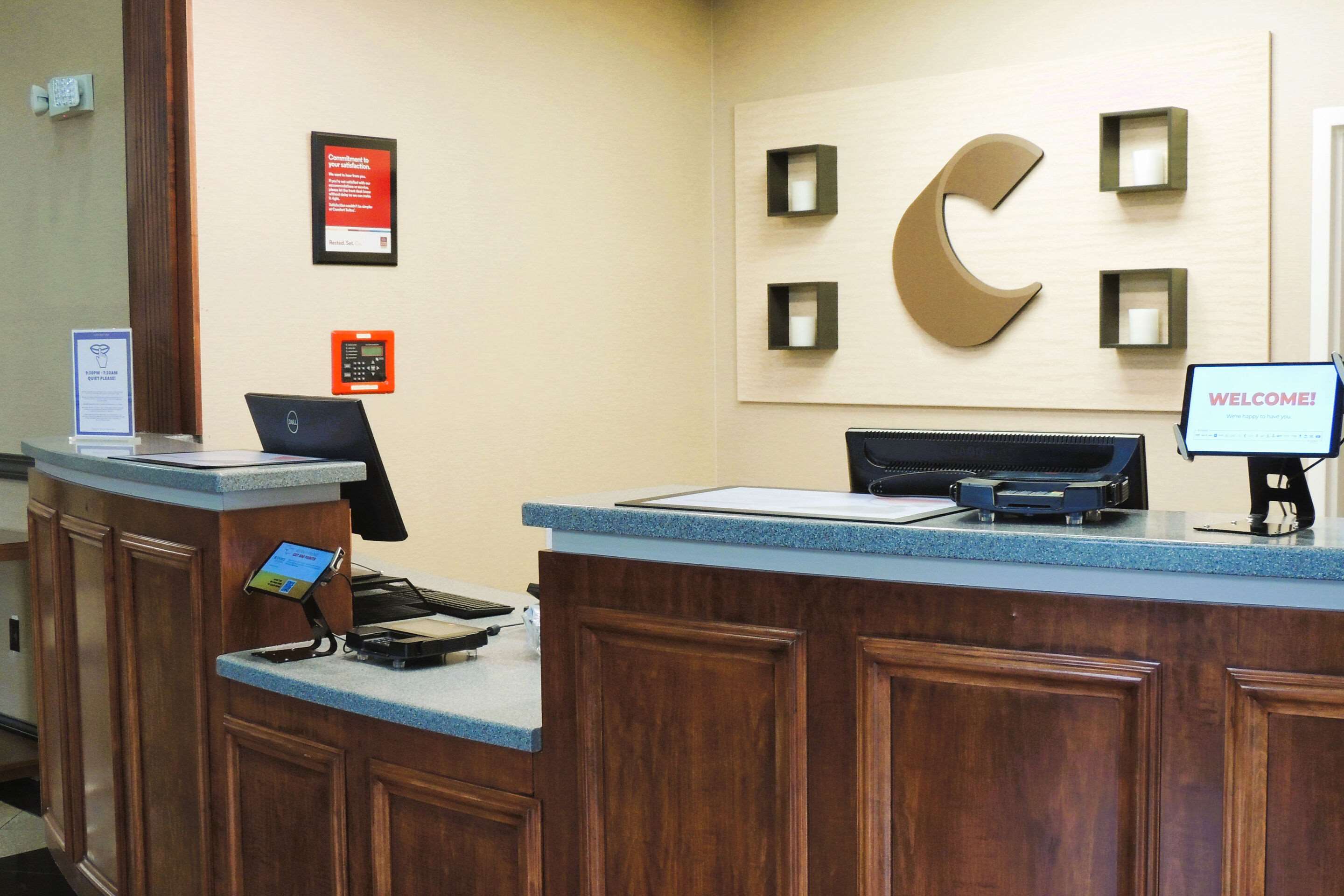Front desk | Comfort Suites Twinsburg