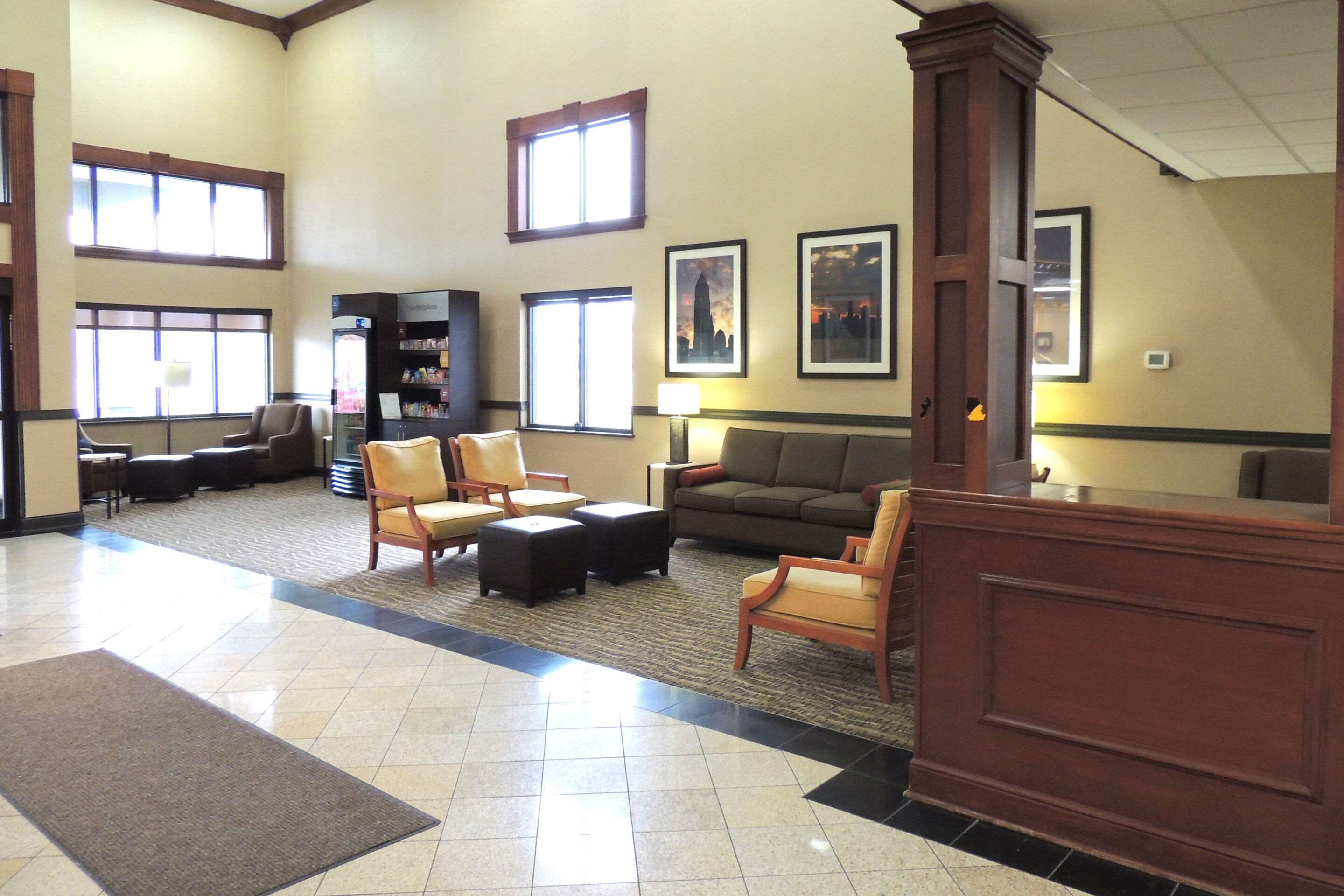Hotel lobby | Comfort Suites Twinsburg