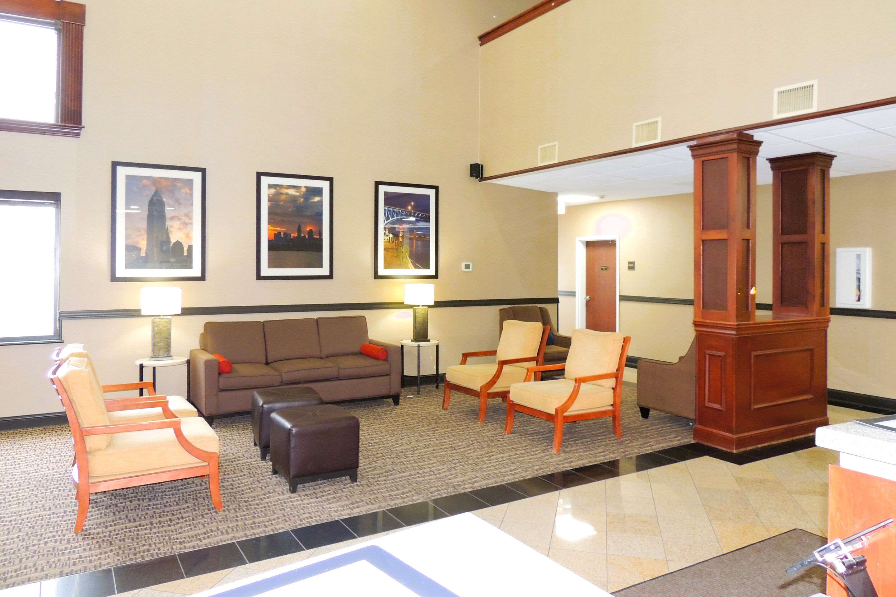 Hotel lobby | Comfort Suites Twinsburg