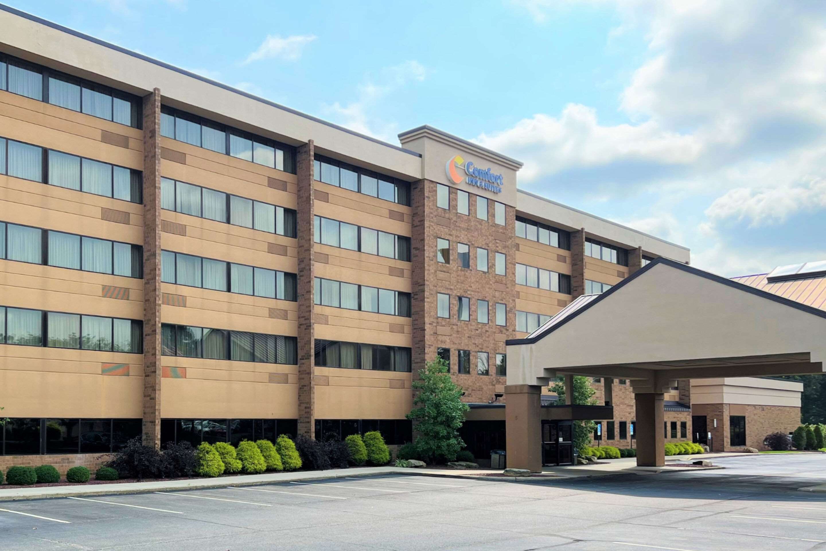 Hotel entrance | Comfort Inn & Suites