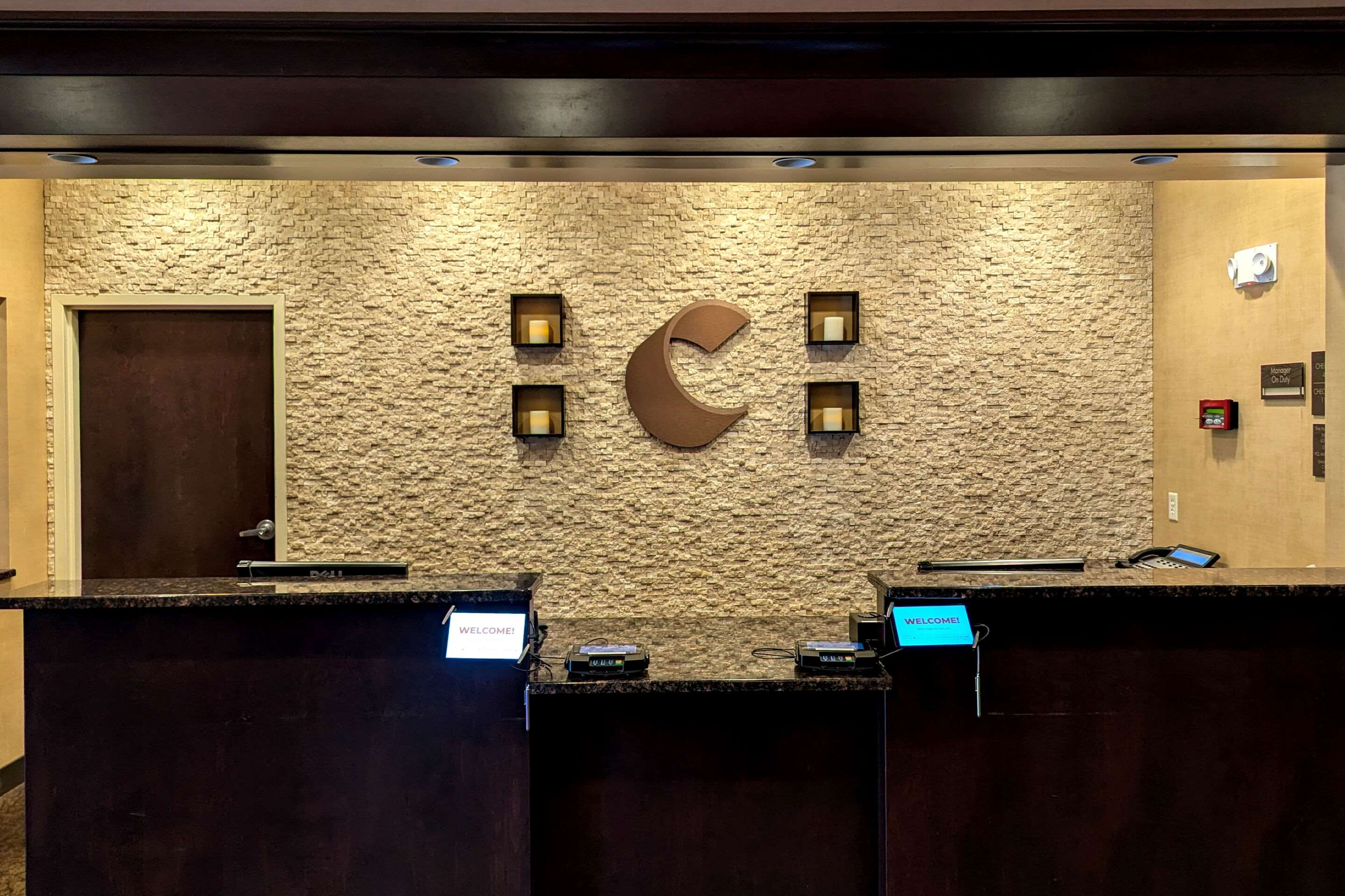 Front desk | Comfort Inn & Suites