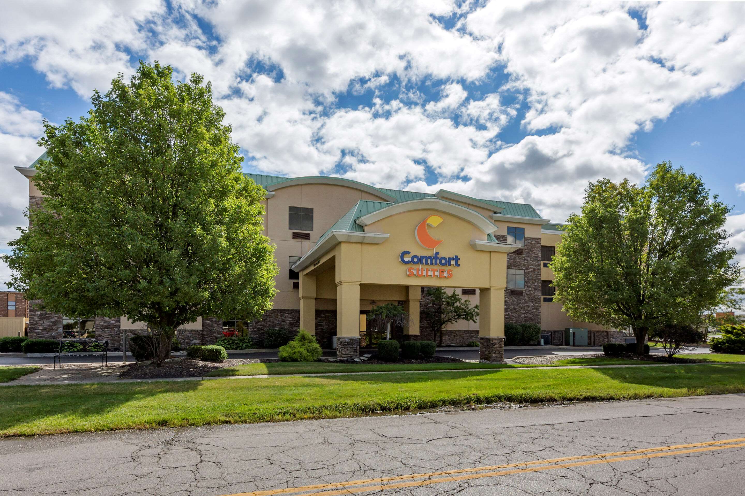 Hotel entrance | Comfort Suites Perrysburg - Toledo South