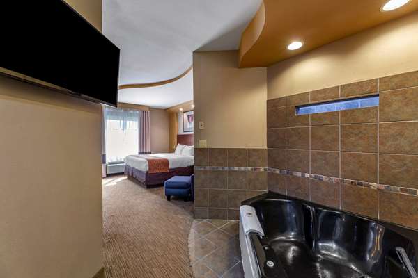 Suite - Comfort Suites Perrysburg - I-75, Exit 193