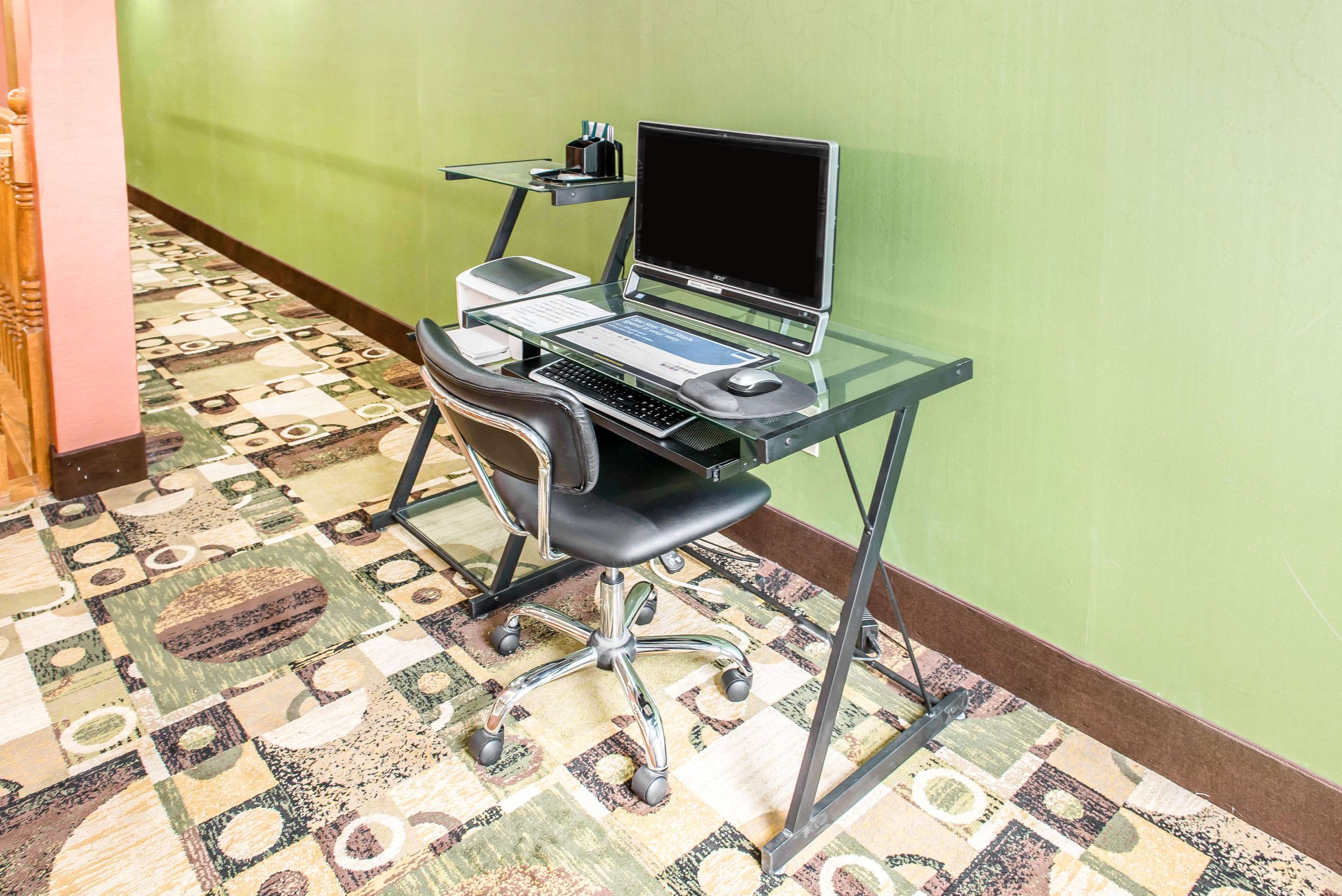 Business center | Quality Inn & Suites Columbus West - Hilliard