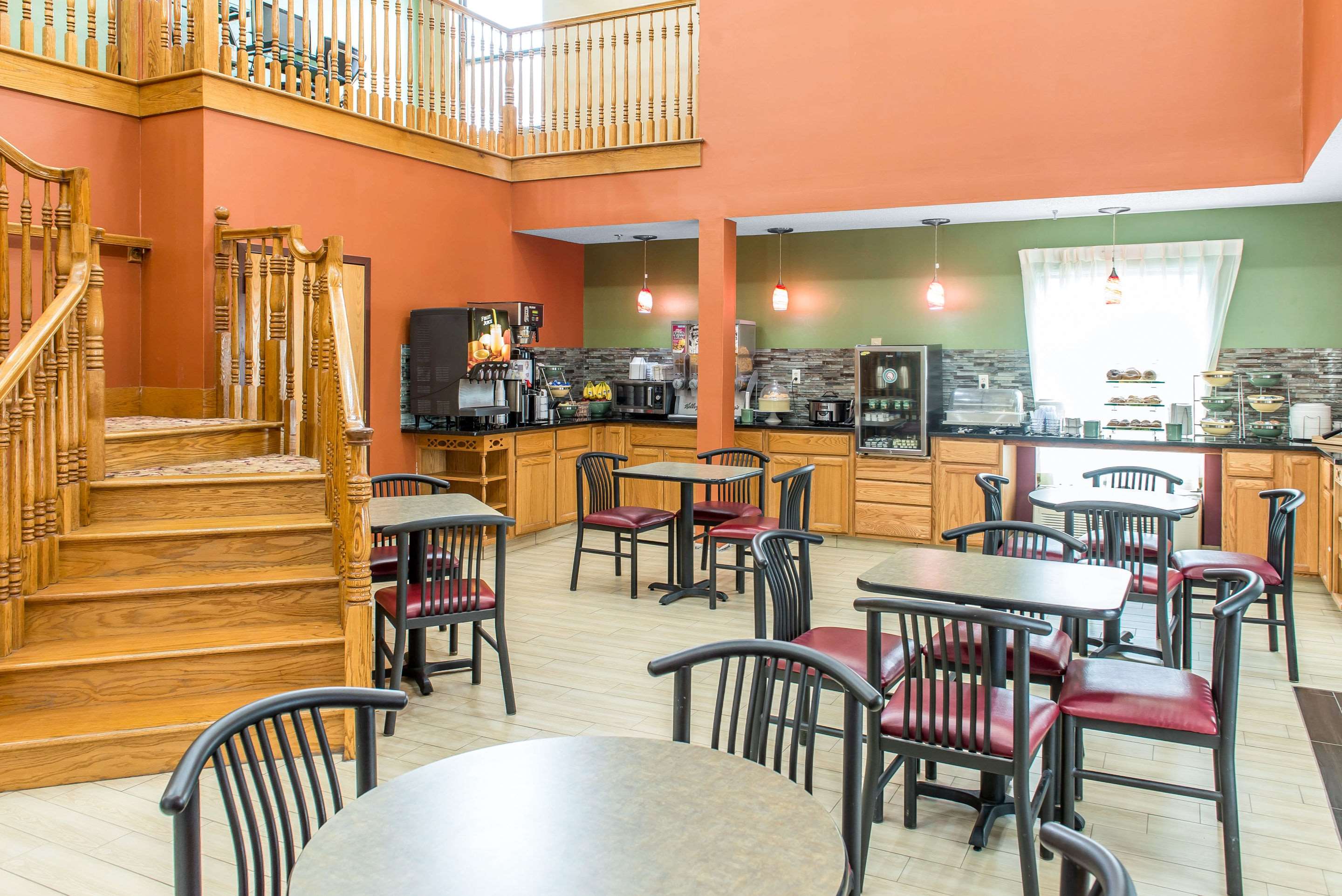 Breakfast area | Quality Inn & Suites Columbus West - Hilliard