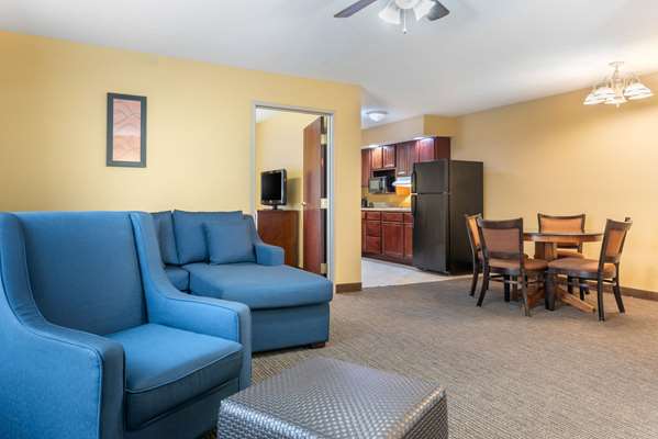  - Comfort Suites Findlay - I-75, Exit 161