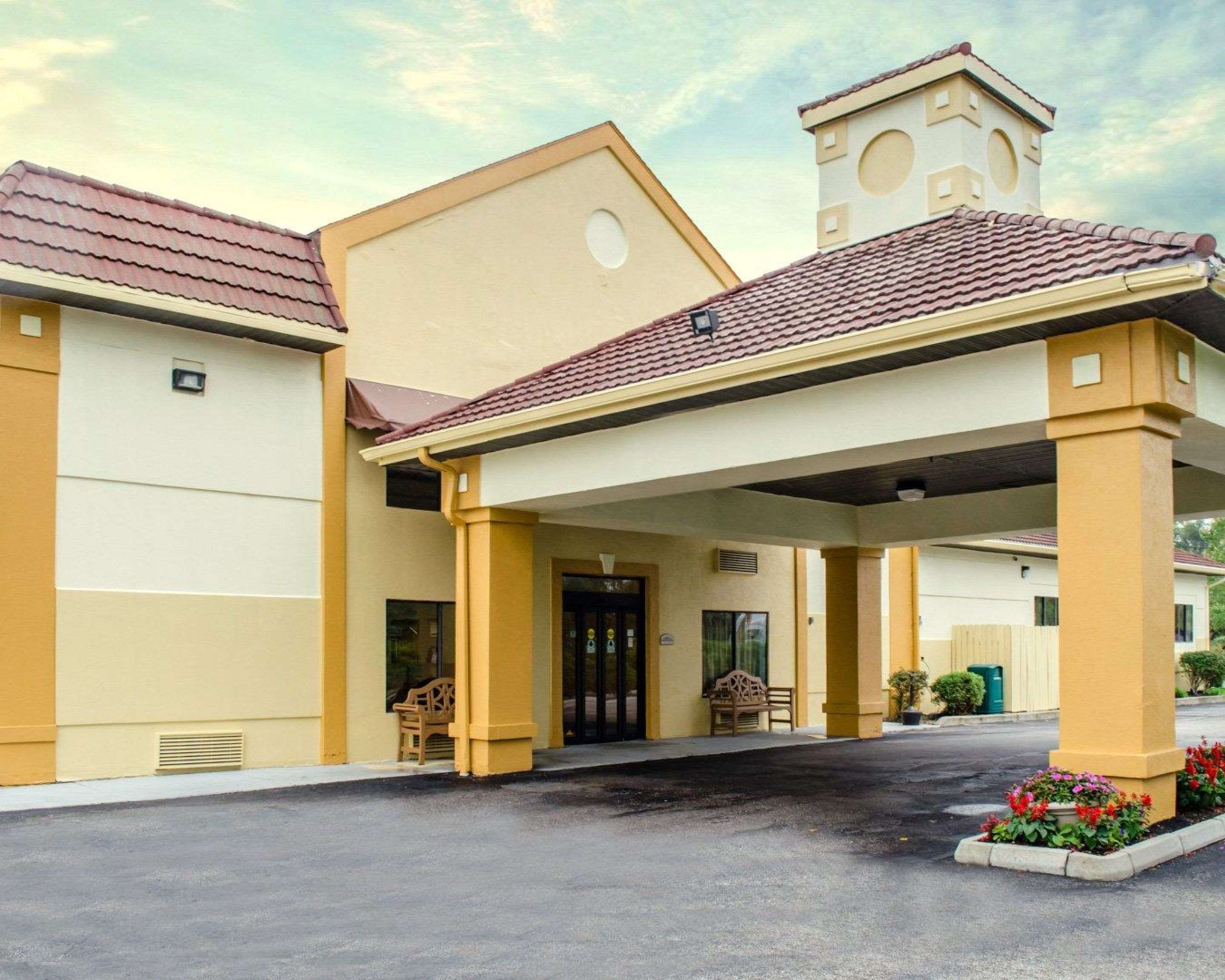 Hotel entrance | Quality Inn & Suites Medina - Akron West