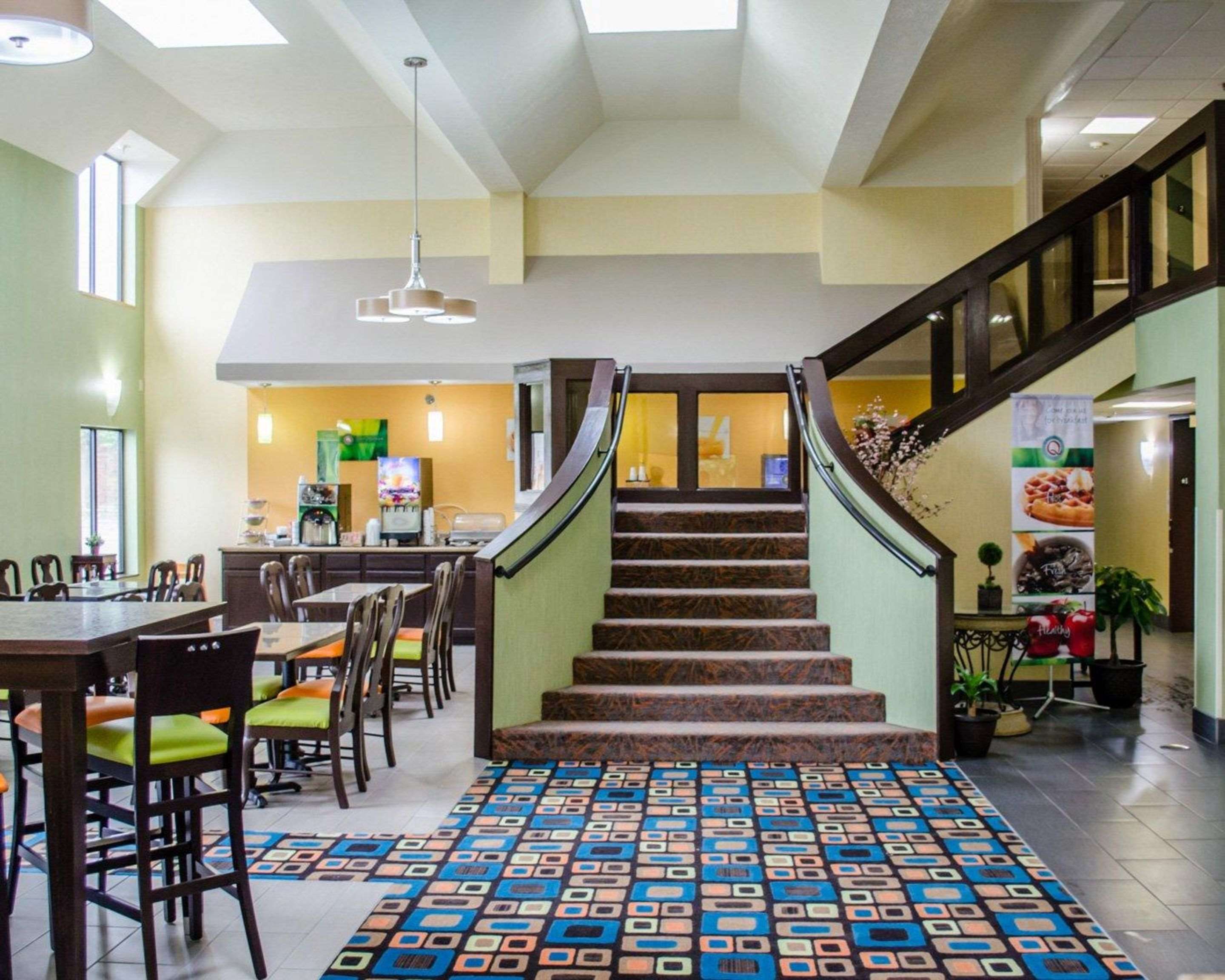 Lobby | Quality Inn & Suites Medina - Akron West