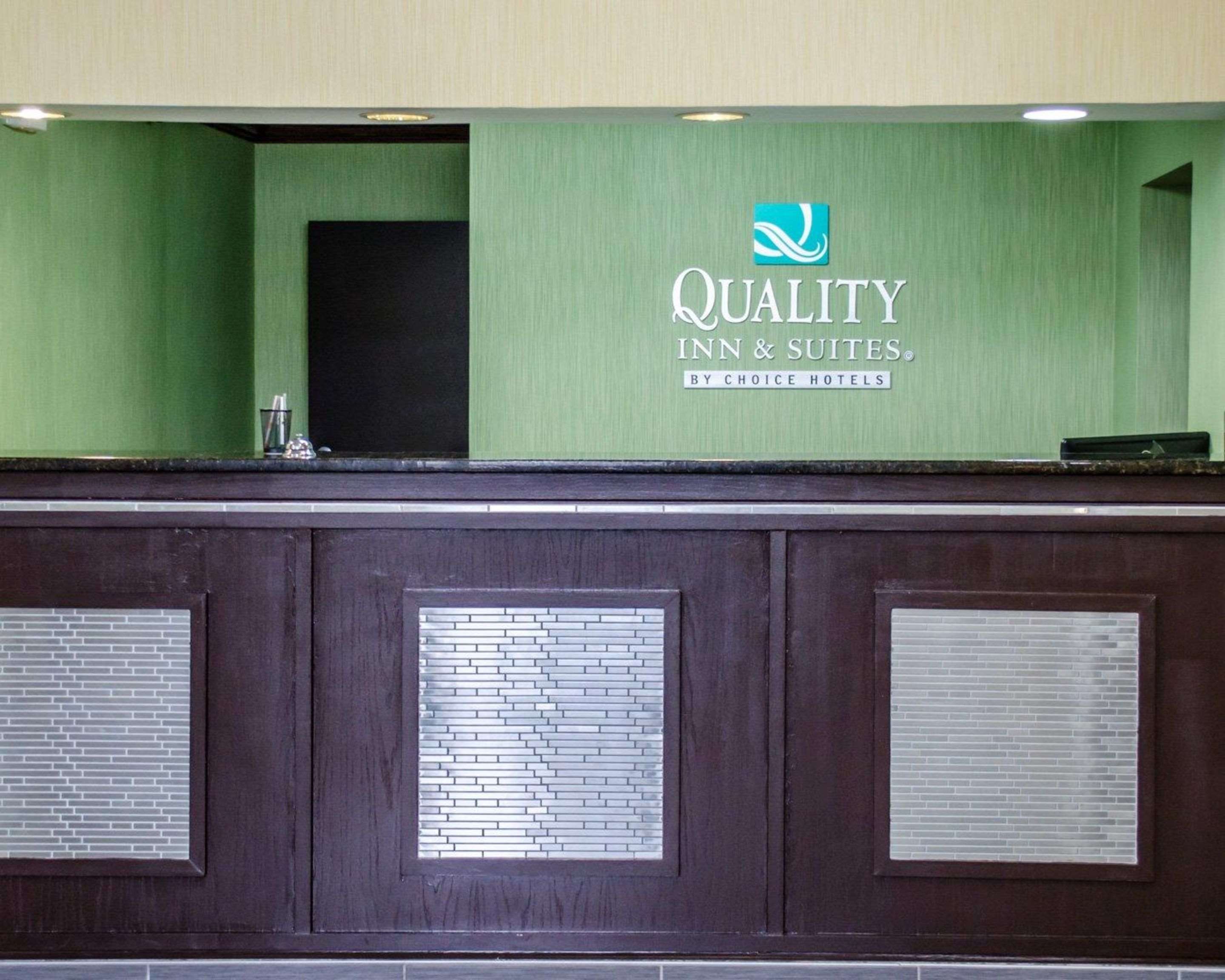 Front desk with friendly staff | Quality Inn & Suites Medina - Akron West