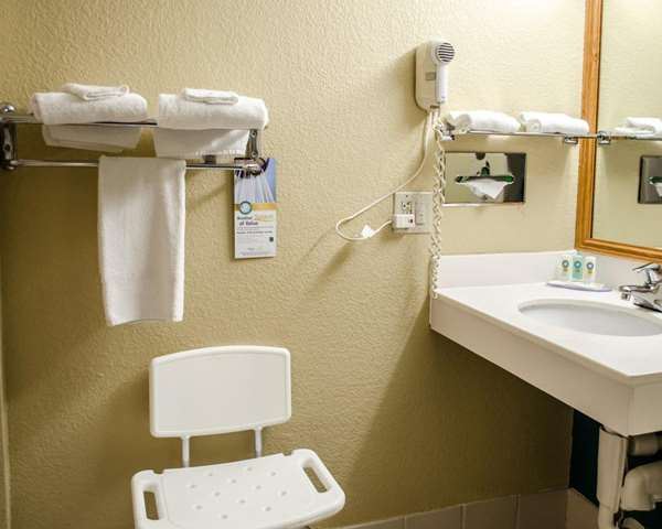  - Quality Inn & Suites Medina - I-71, Exit 218