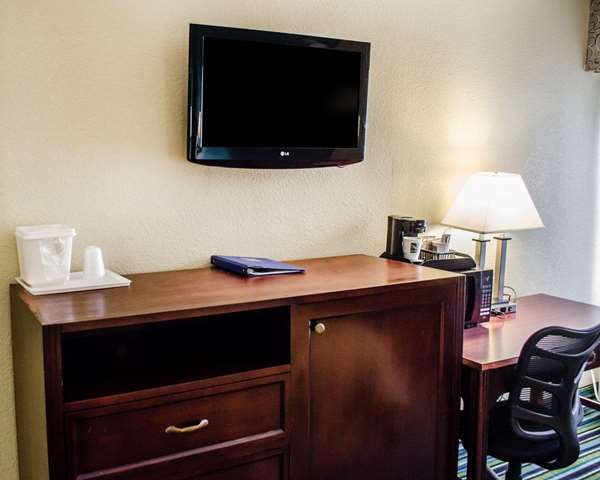  - Quality Inn & Suites Medina - I-71, Exit 218