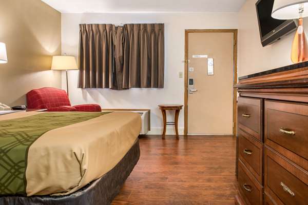  - Econo Lodge Airport Holland - I-475, Exit 8