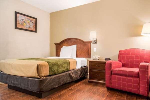  - Econo Lodge Airport Holland - I-475, Exit 8