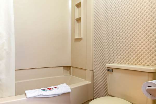  - Econo Lodge Airport Holland - I-475, Exit 8