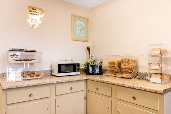 Amenities - Econo Lodge Airport Holland - I-475, Exit 8