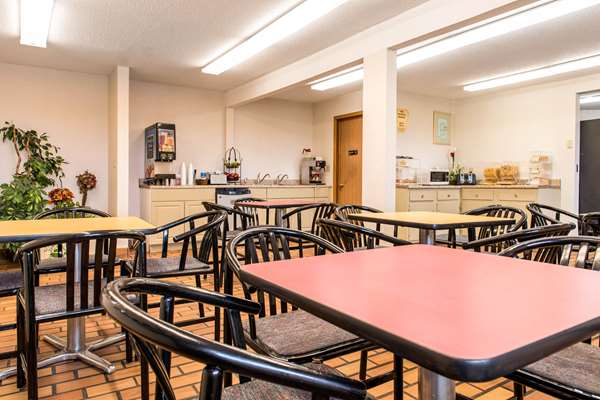 Amenities - Econo Lodge Airport Holland - I-475, Exit 8