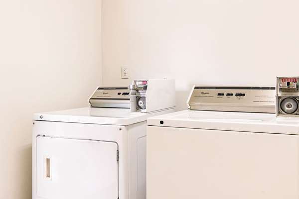 Amenities - Econo Lodge Airport Holland - I-475, Exit 8