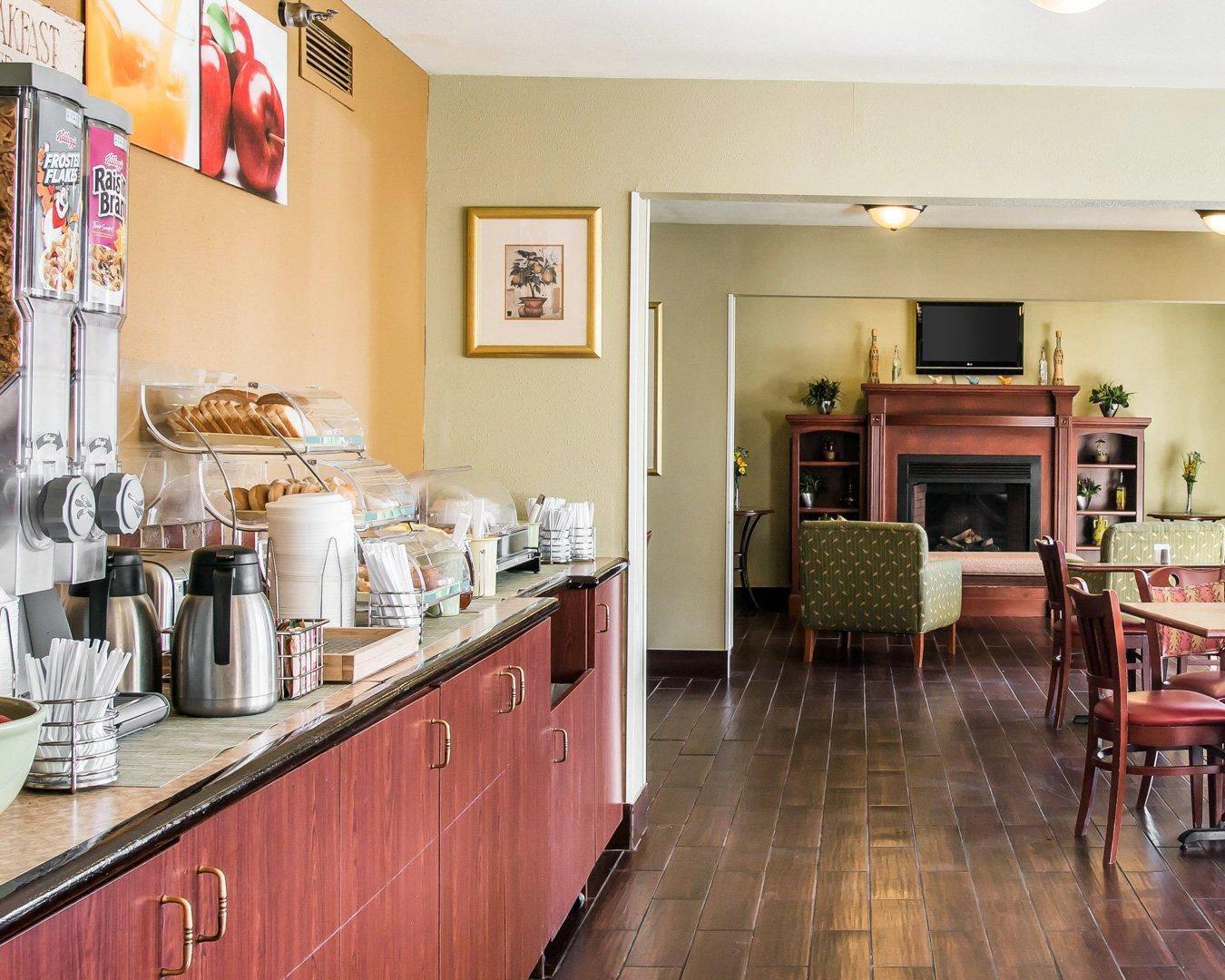 Assorted breakfast items | Quality Inn Holland