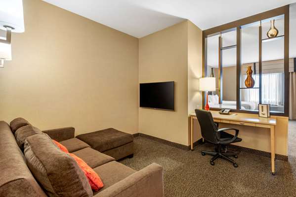 Suite - Cambria Hotel Akron-Canton Airport Uniontown