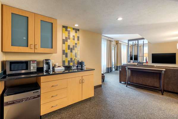 Suite - Cambria Hotel Akron-Canton Airport Uniontown