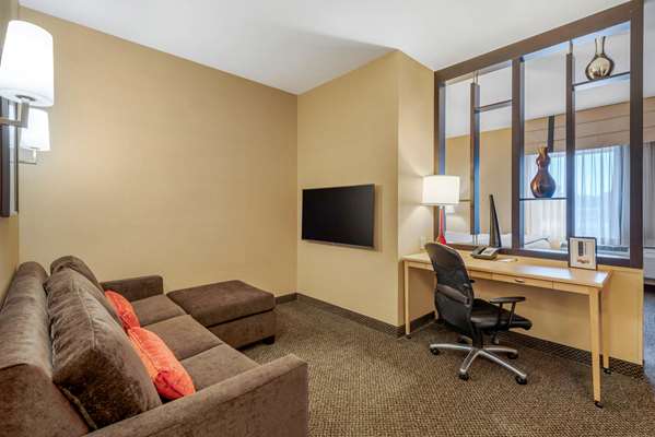 Suite - Cambria Hotel Akron-Canton Airport Uniontown