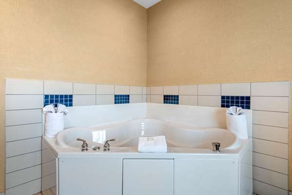 Suite - Cambria Hotel Akron-Canton Airport Uniontown