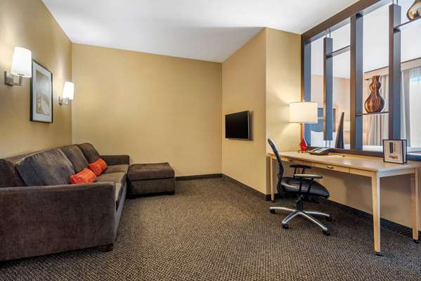 Suite - Cambria Hotel Akron-Canton Airport Uniontown