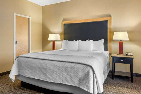 Suite - Cambria Hotel Akron-Canton Airport Uniontown