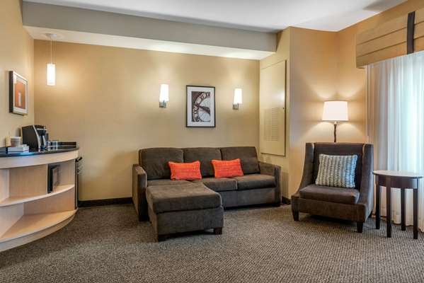 Suite - Cambria Hotel Akron-Canton Airport Uniontown