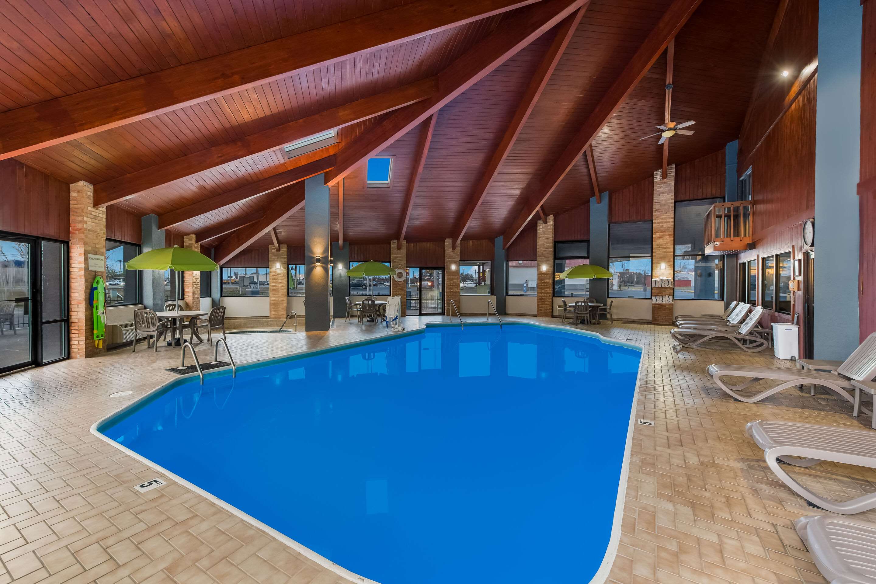 Indoor pool | Quality Inn