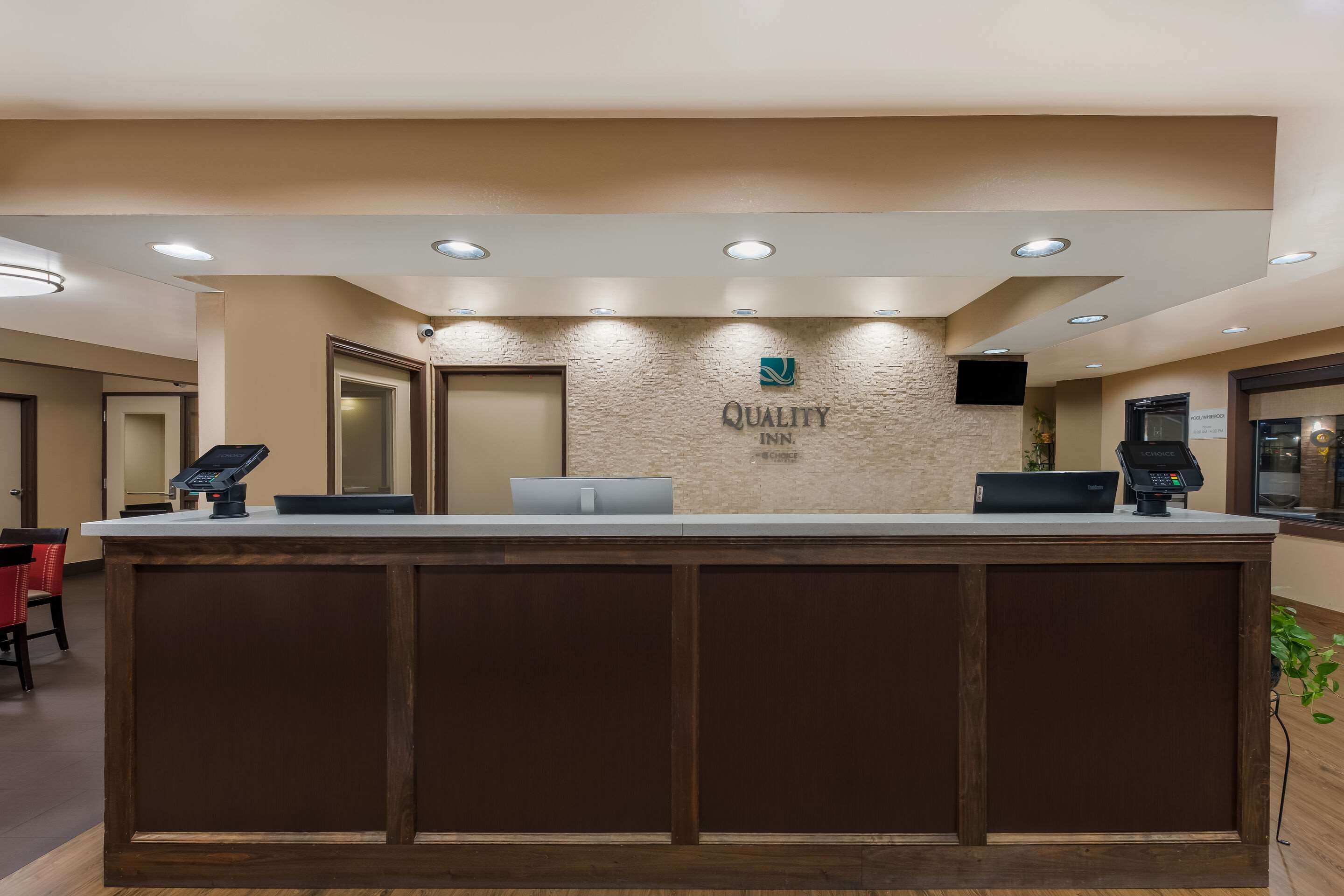 Front desk | Quality Inn