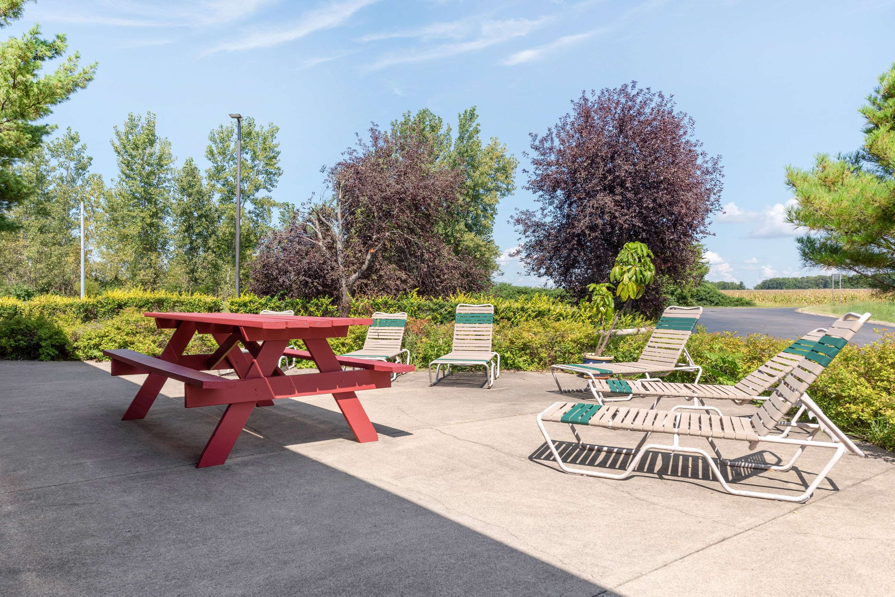 Hotel patio | Quality Inn Washington Court House