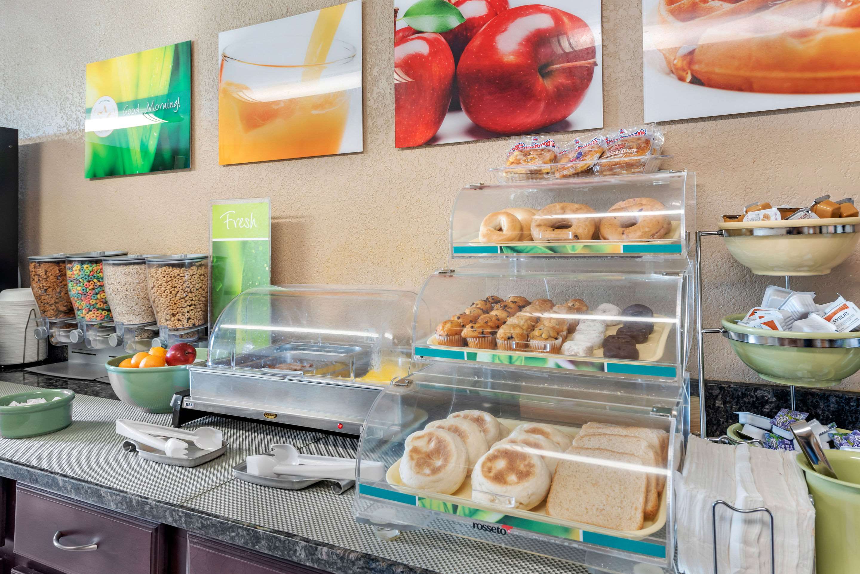 Breakfast counter | Quality Inn Washington Court House