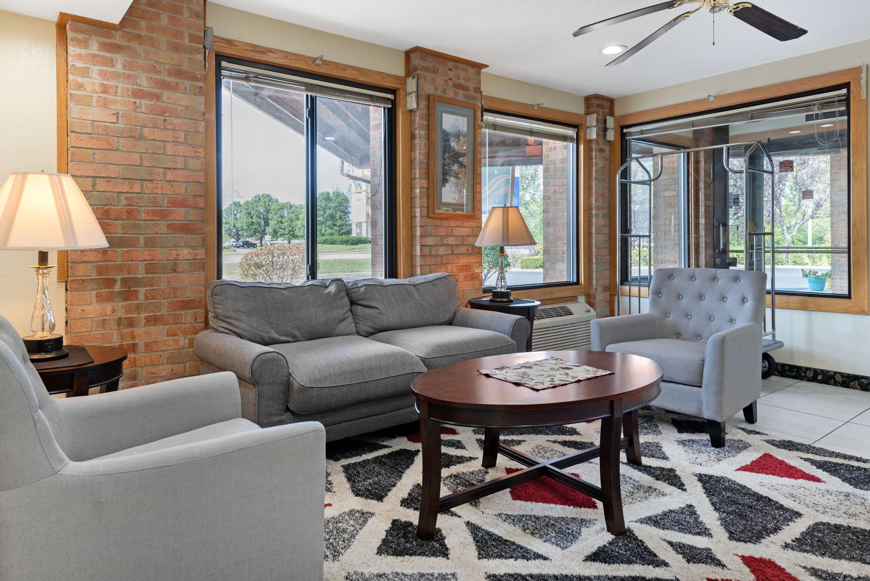 Spacious lobby with sitting area | Quality Inn Washington Court House