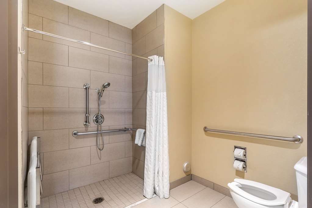 COMFORT INN NORTH/POLARIS-guestroom-Guest Room,Bathroom,On-Site.jpg