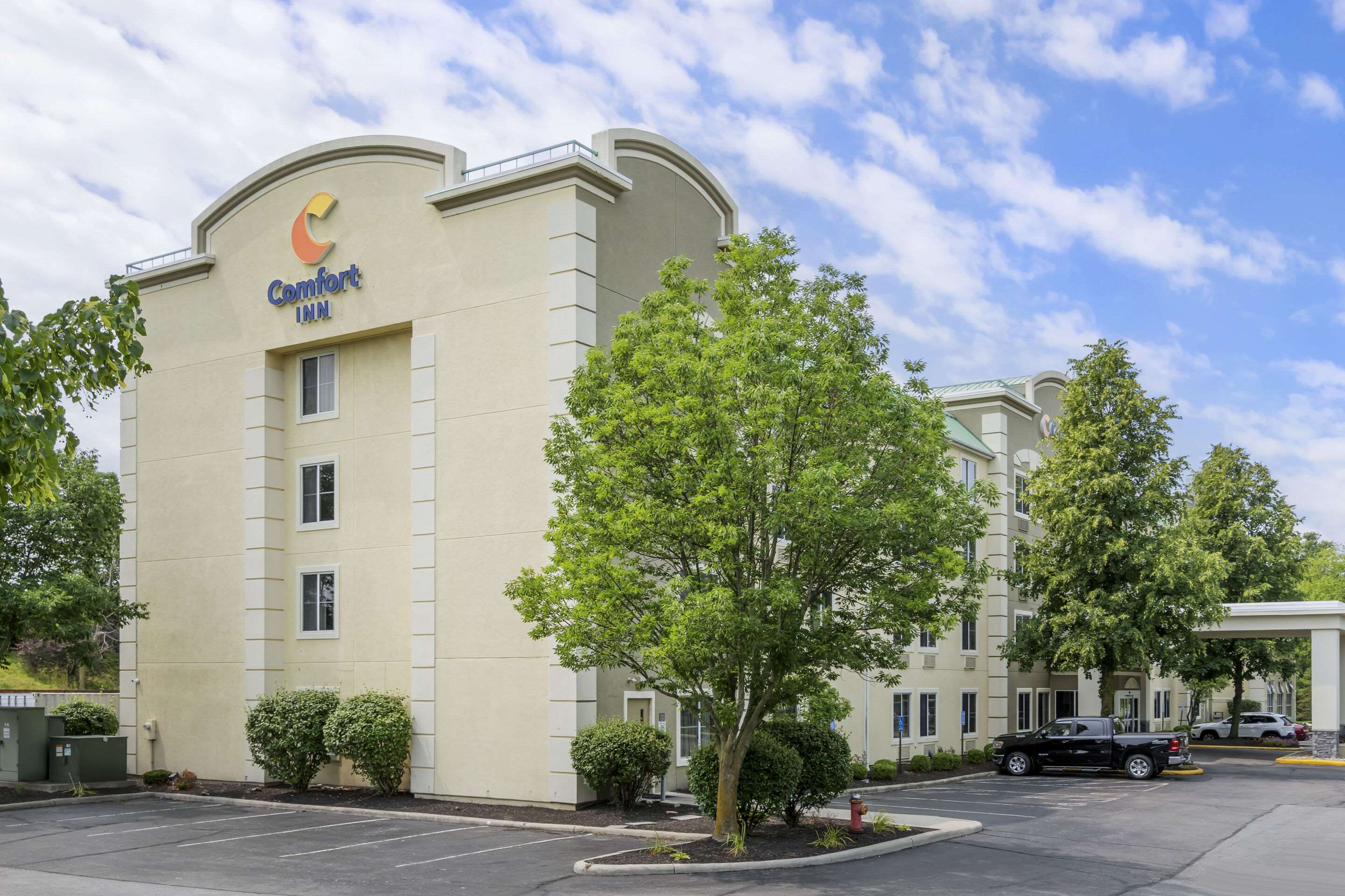 Hotel exterior | Comfort Inn North/Polaris