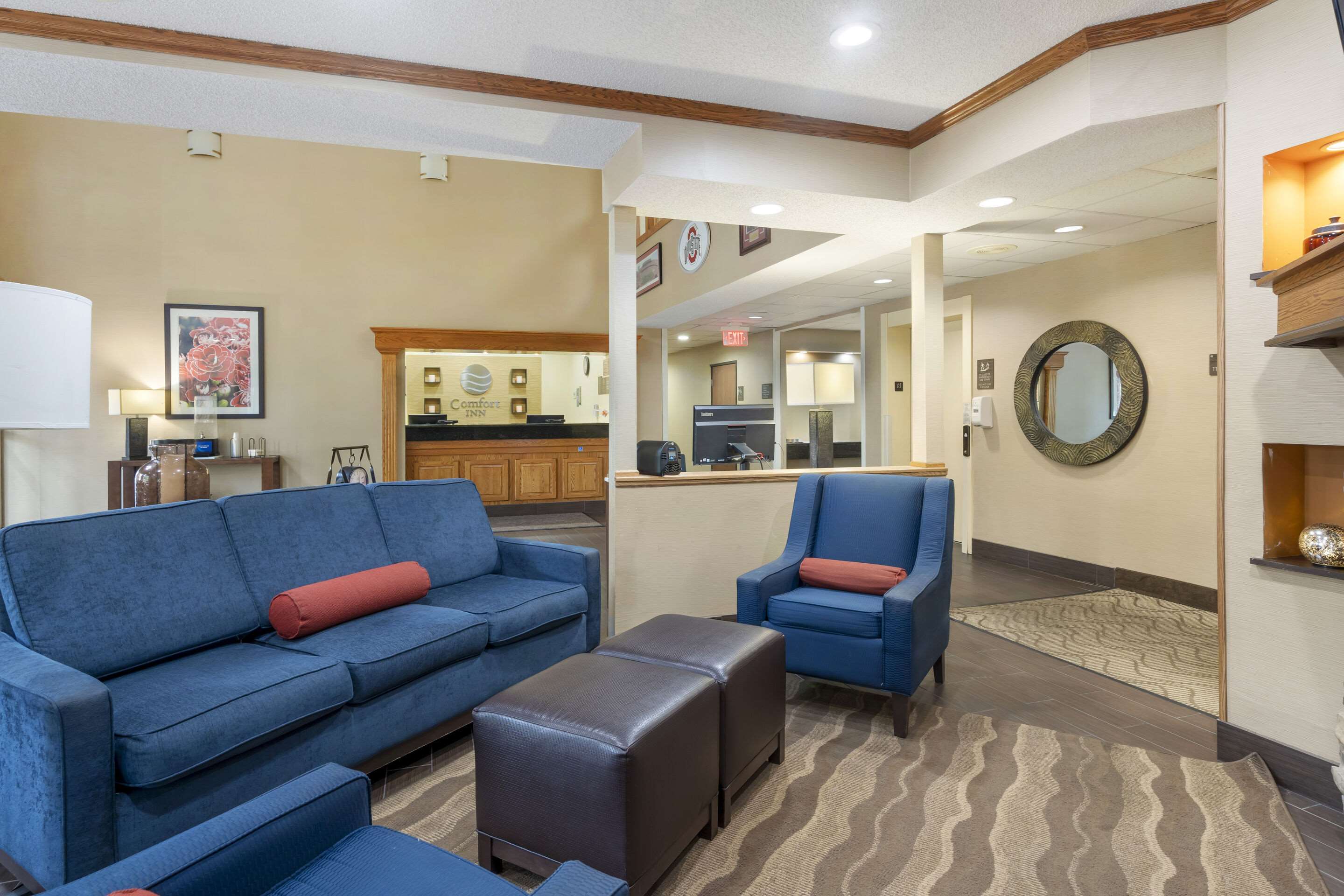 Hotel lobby | Comfort Inn North/Polaris