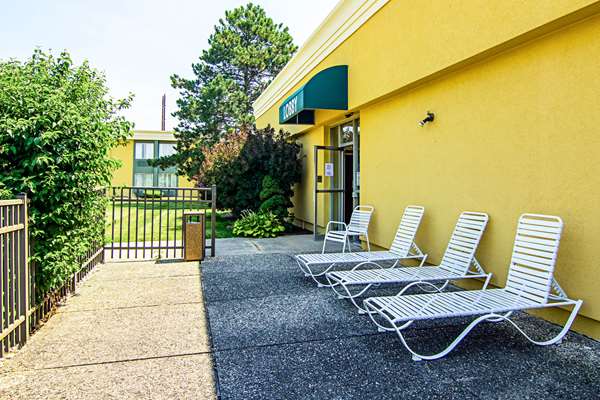 Pool - Quality Inn & Conference Center Fremont - I-80 & I-90, Exit 91