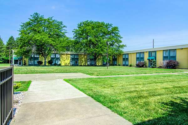 Pool - Quality Inn & Conference Center Fremont - I-80 & I-90, Exit 91