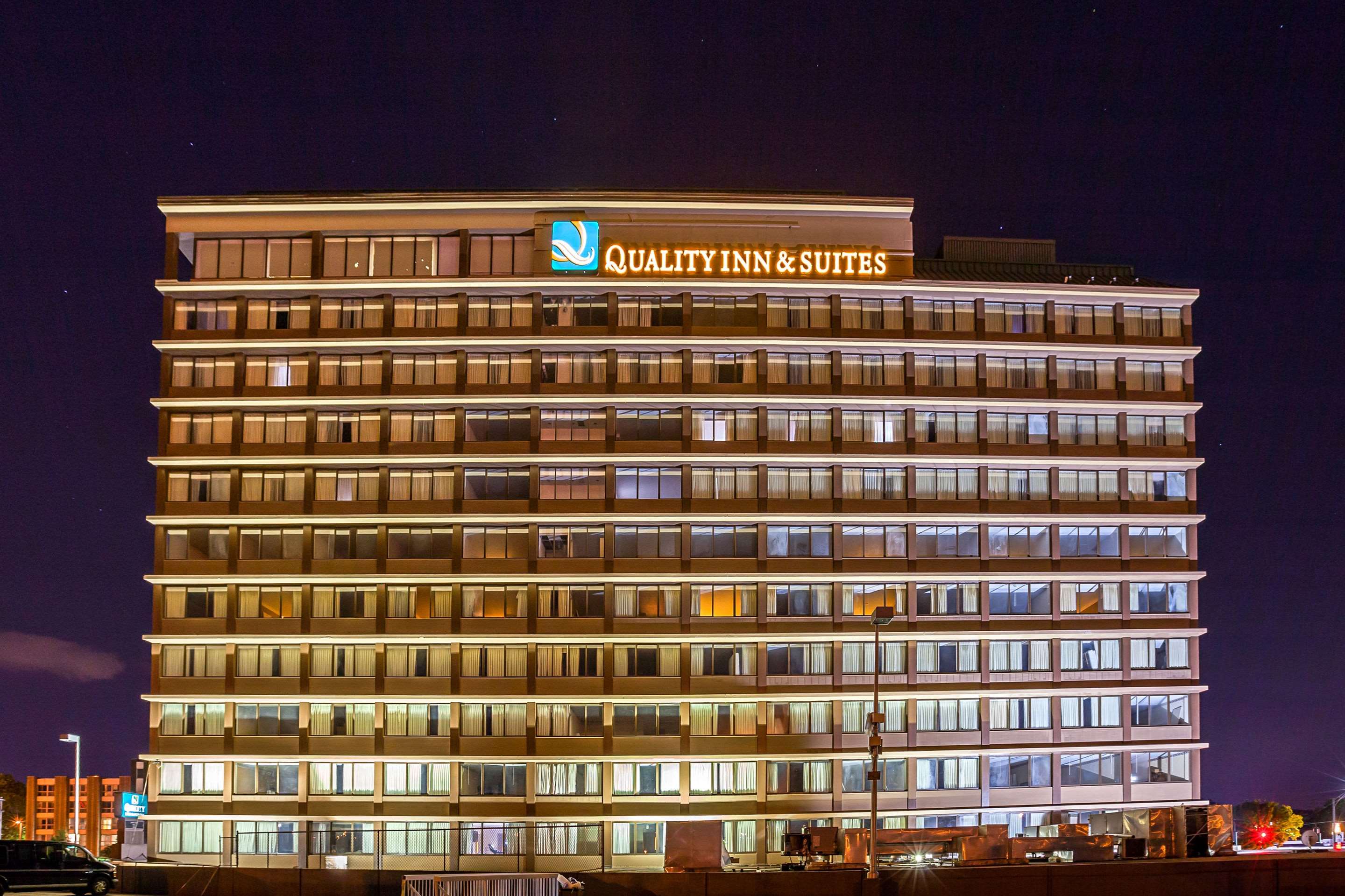 Quality Inn & Suites Cincinnati Downtown Area
