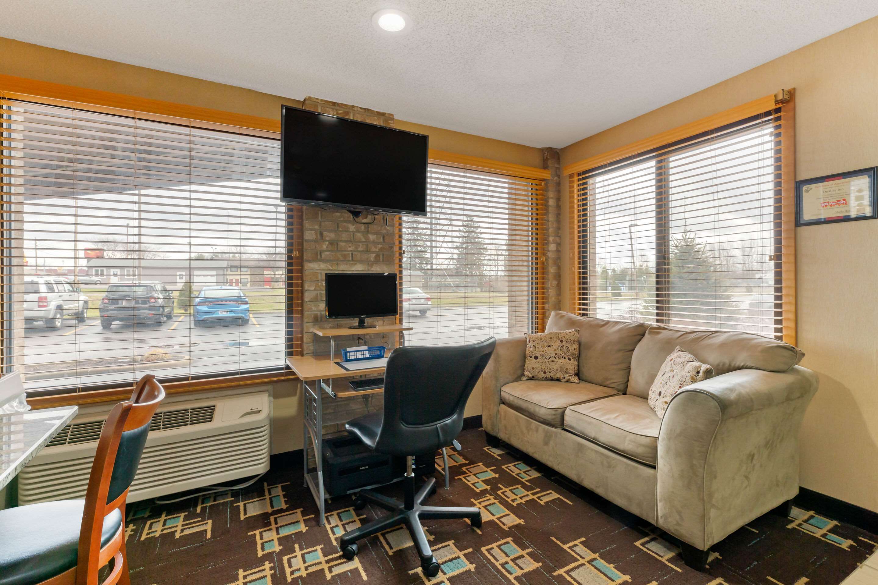 Hotel lobby | Quality Inn-Wooster
