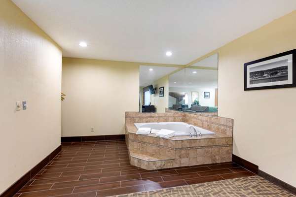 Suite - Quality Inn Wooster