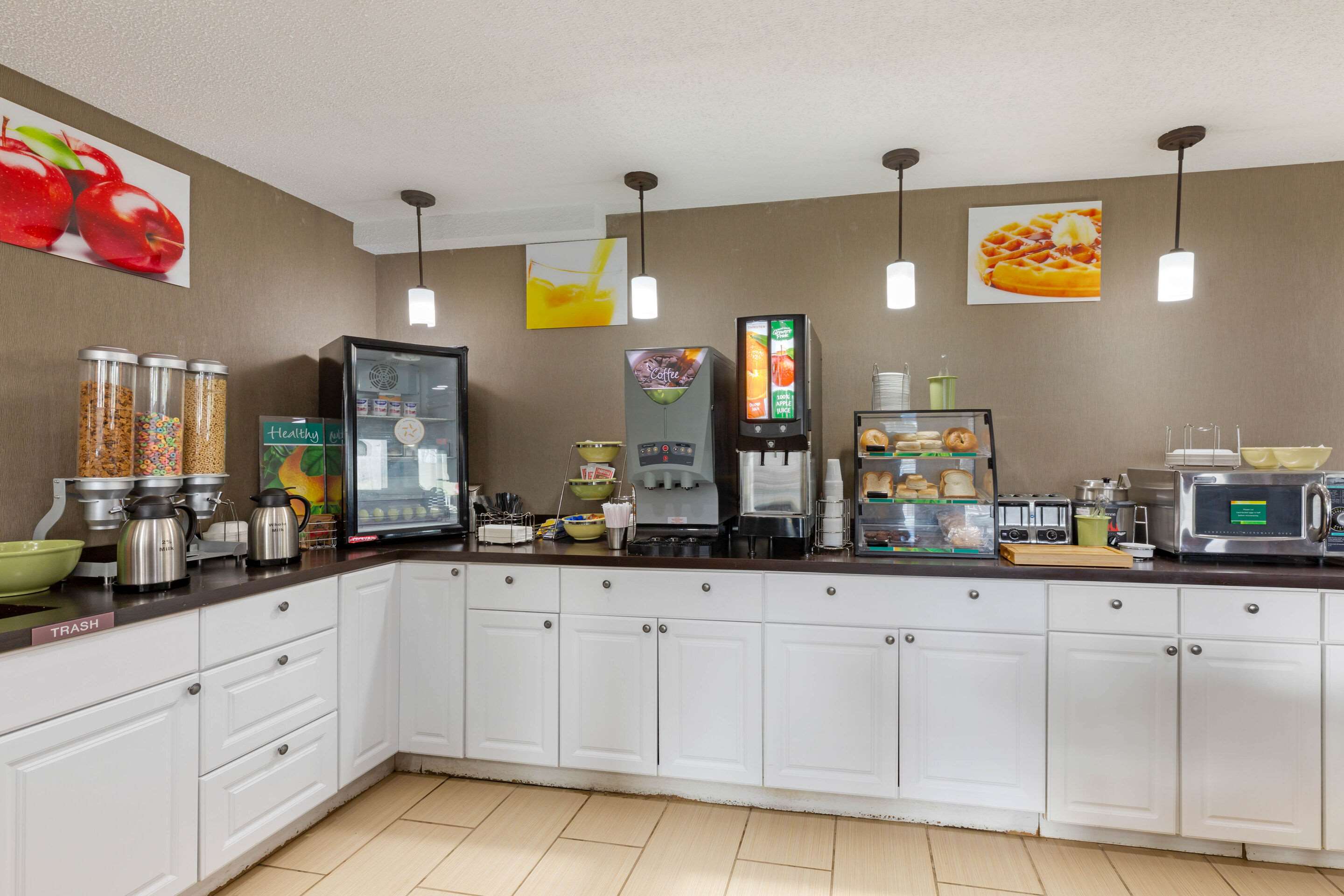 Breakfast area | Quality Inn-Wooster