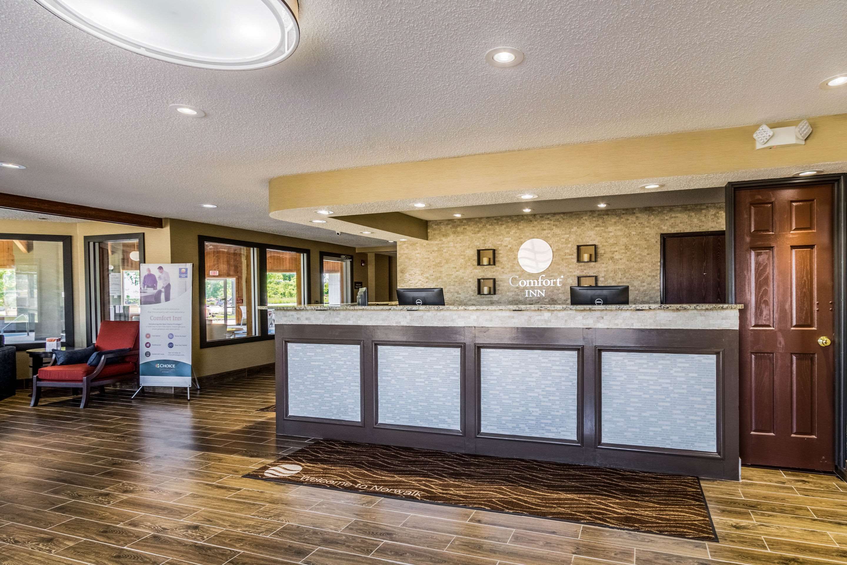 Spacious lobby with sitting area | Comfort Inn Norwalk - Sandusky