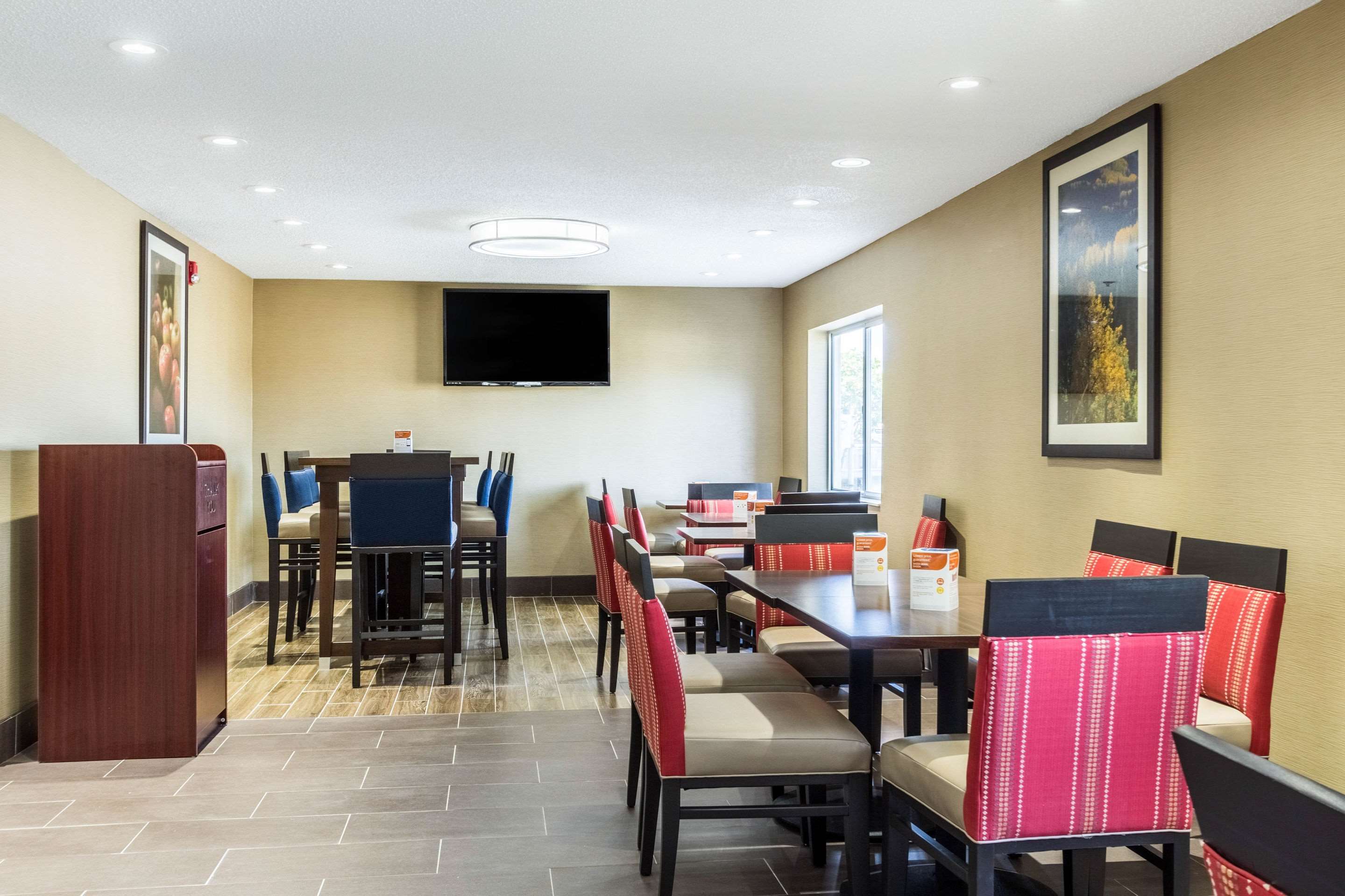 Assorted breakfast items | Comfort Inn Norwalk - Sandusky