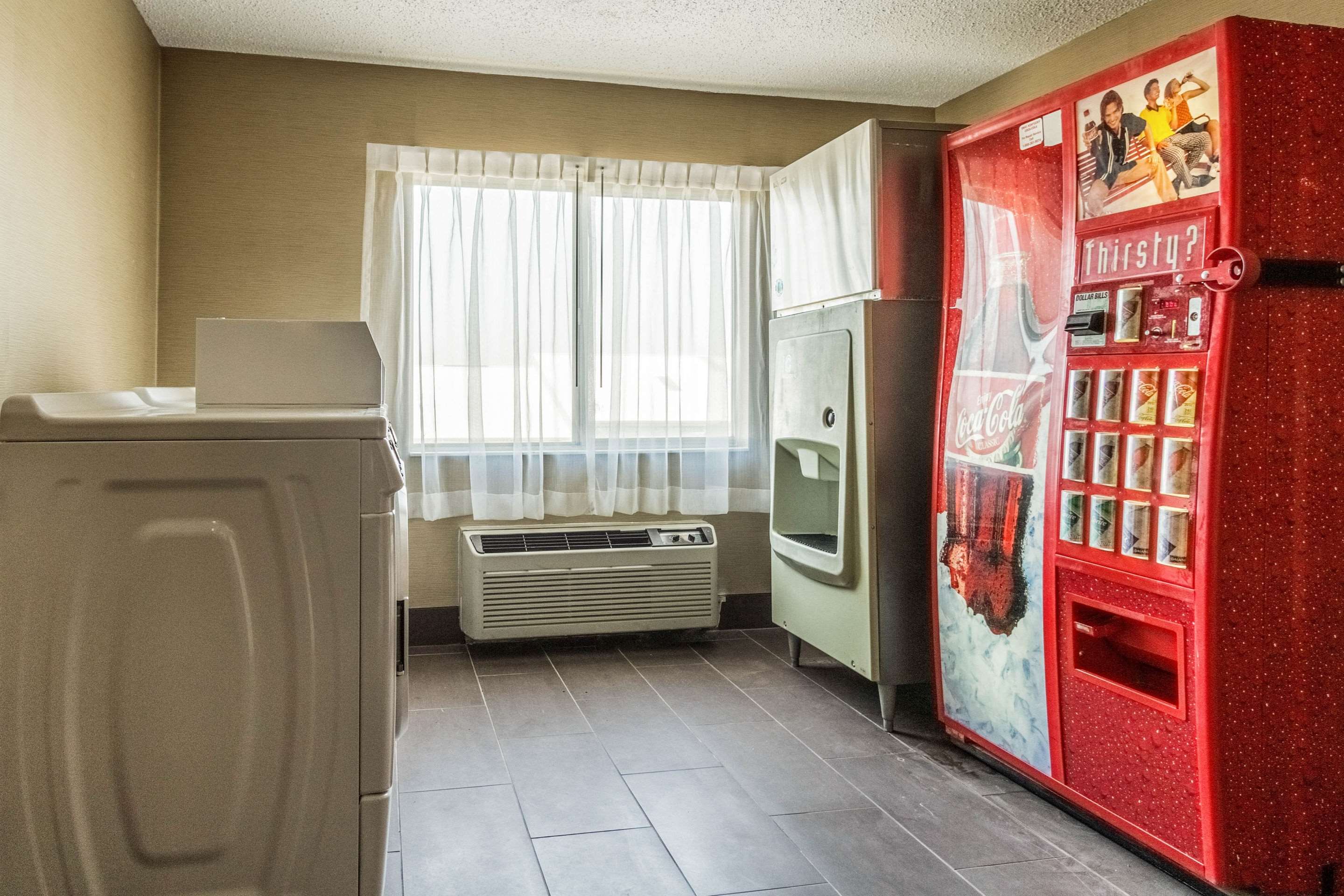 Hotel vending area | Comfort Inn Norwalk - Sandusky