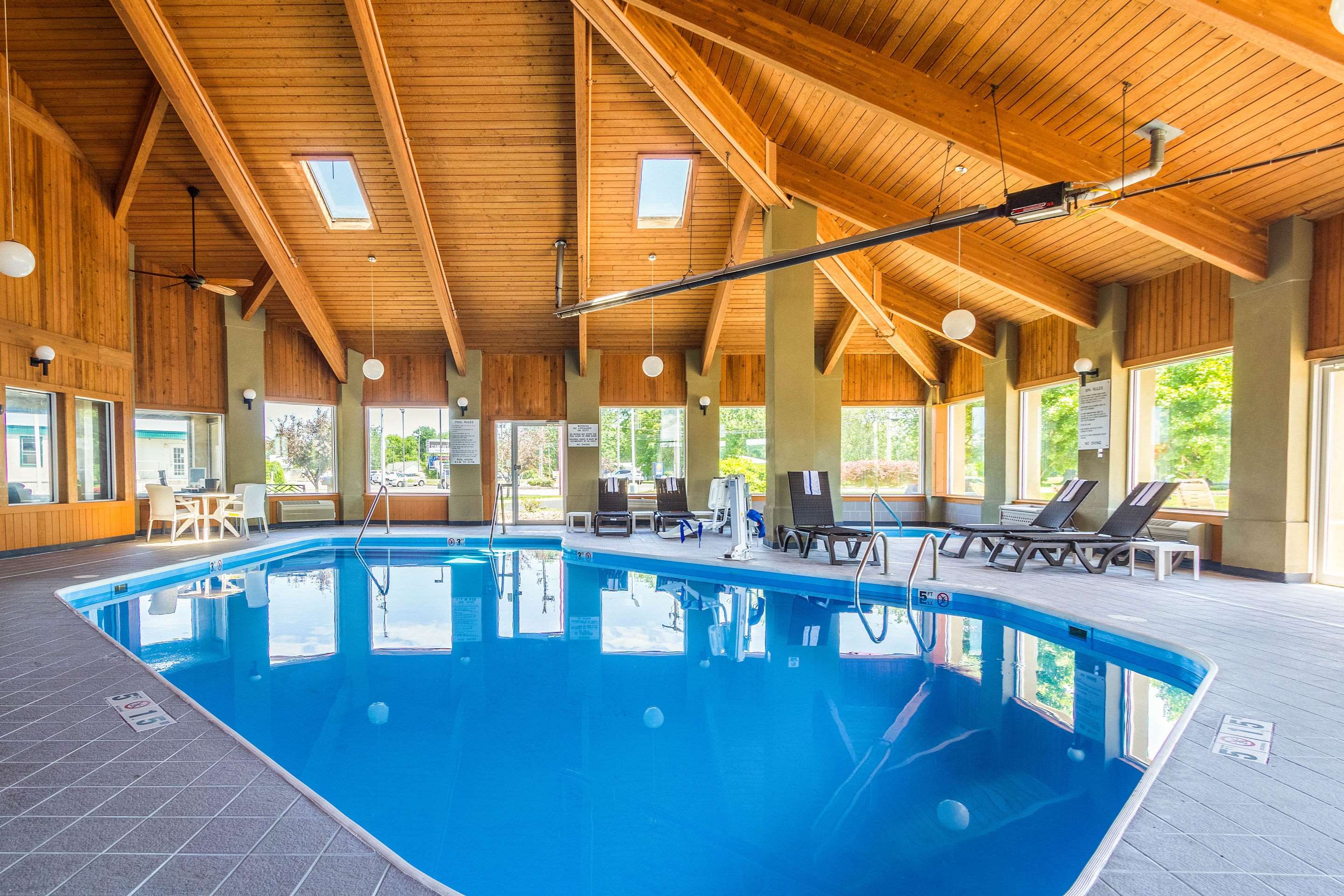 Indoor pool | Comfort Inn Norwalk - Sandusky